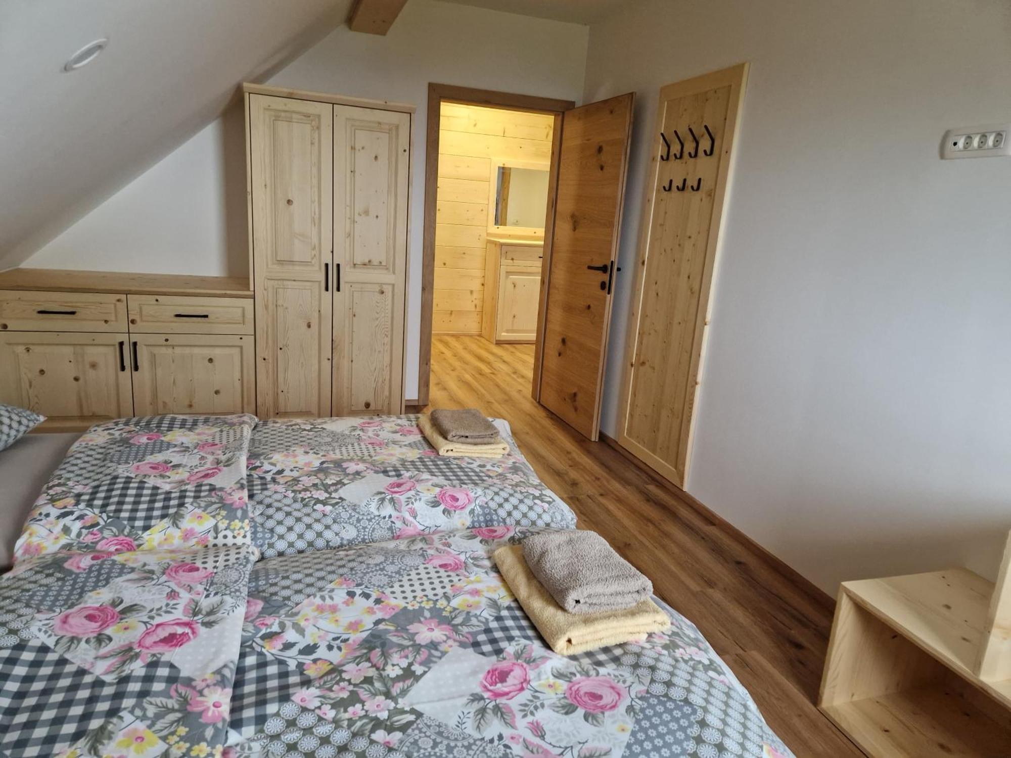 Guest House Pr Ambruzarju & Apartments Cerklje na Gorenjskem Room photo